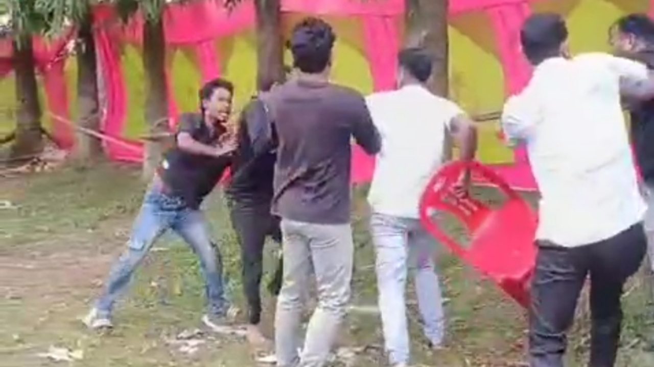 দেবীগঞ্জে সংঘর্ষের পর বন্ধ সোনাহার আনন্দ মেলা, অনুমোদন নিয়ে উঠেছে প্রশ্ন
