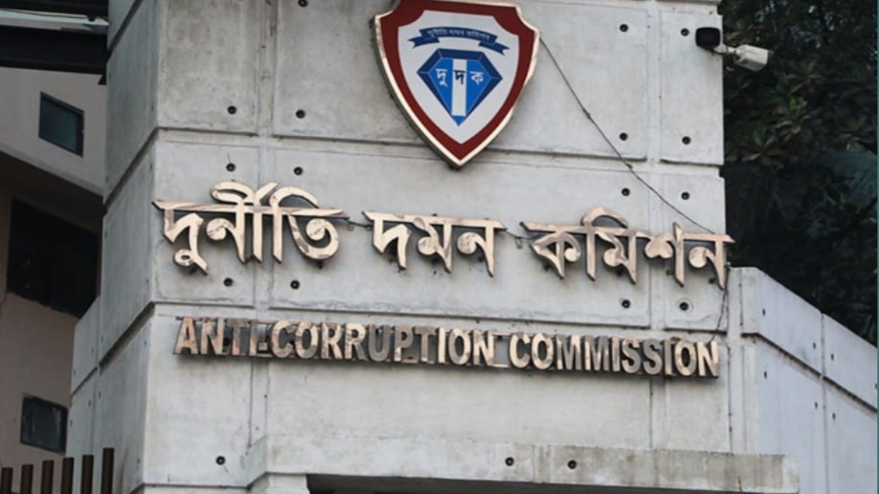 গাবতলী স্কুল ভবনের অর্থ আত্মসাৎ: এলজিইডির বাচ্চু মিয়াসহ চার আসামিকে দুদকে তলব